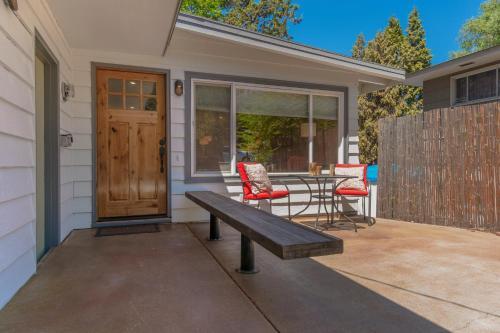 723 Ne 11th Street Home