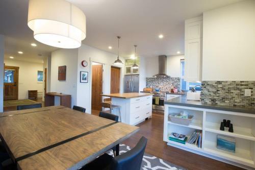 Golden Zone-on River-4br/3.5ba