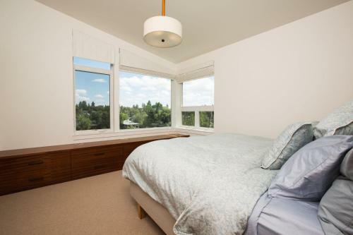 Golden Zone-on River-4br/3.5ba