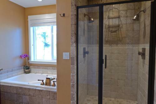 Canal View-ac-on Canal-4br/3ba