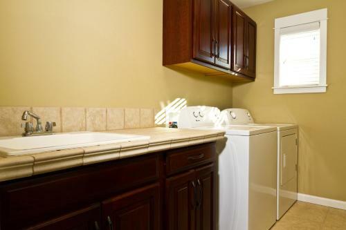 Canal View-ac-on Canal-4br/3ba