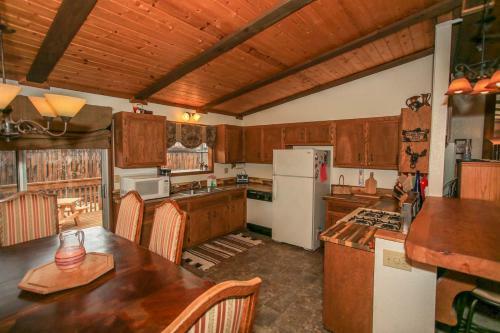 1752 - Ruff Inn It Home