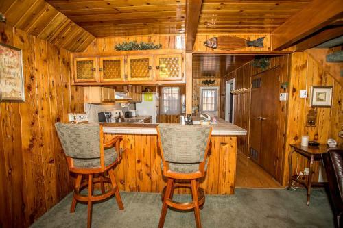 1631 - The Bear Whisperer Home
