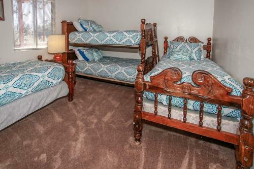 1812 - Mountain Top Grove - Free Ski/board Rental Home