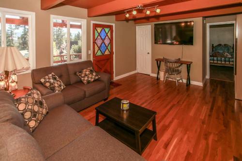 1812 - Mountain Top Grove - Free Ski/board Rental Home