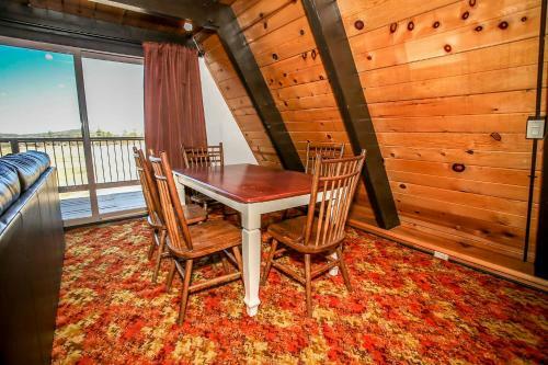 1632-meadow View Chalet Home