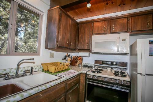 1632-meadow View Chalet Home
