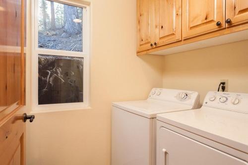062 Bear Mountain Escape Cabin