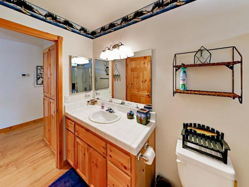 102 North Teakwood Dr Home
