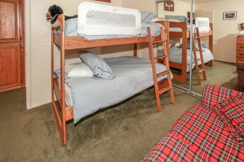 1793 - Resort Town Retreat