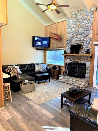 1793 - Resort Town Retreat