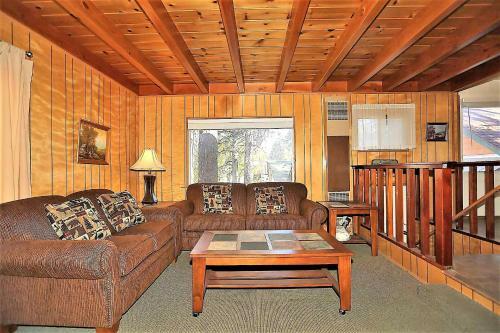 Vista Pines Rustic Family Home