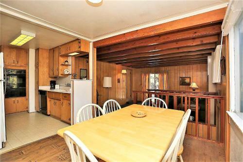 Vista Pines Rustic Family Home