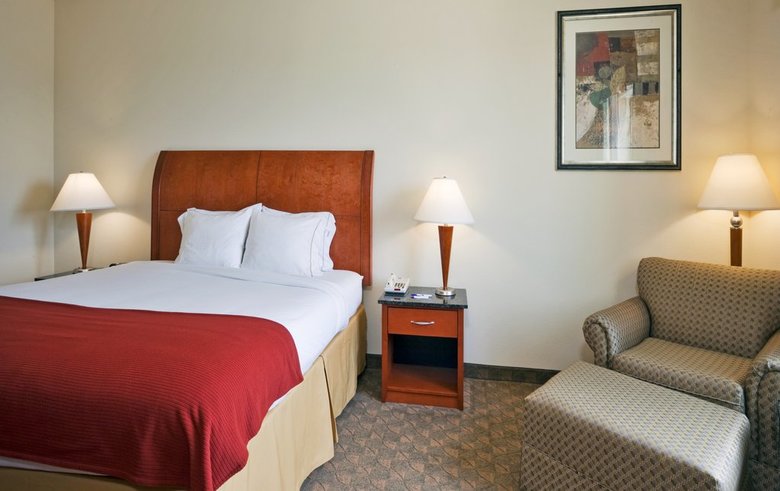 Holiday Inn Express Hotel & Suites Fairfield-north