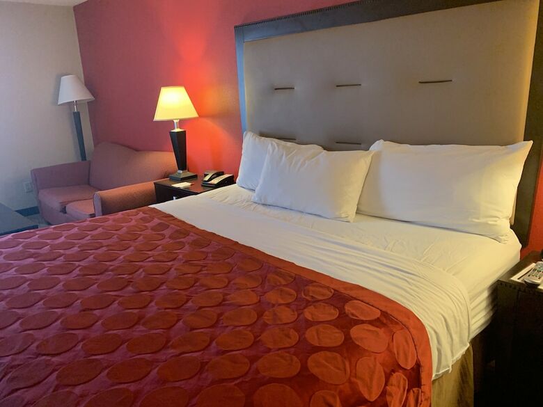 Hotel Ramada By Wyndham Gainesville