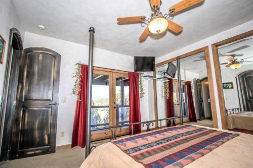 Windsong Manor Lake-view Chalet
