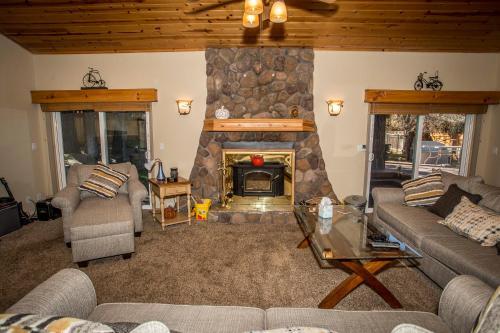 Majestic Pines Home