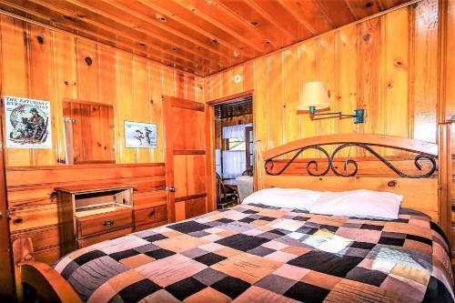 ~lupine Cabin #106~