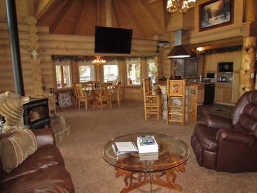 080 Moonshadows Log Home