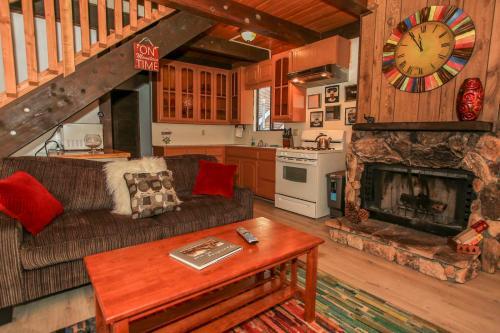 1711 - Little Bear Cubs Lodge Home