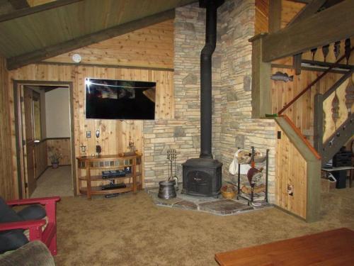 088 Rockspray Chalet Cabin