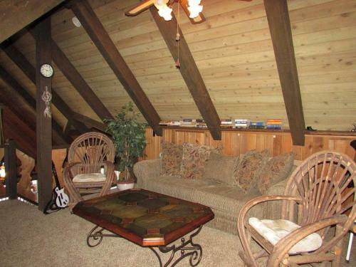 088 Rockspray Chalet Cabin