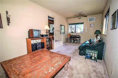 Jus 'restin "pub-crawl" Cabin