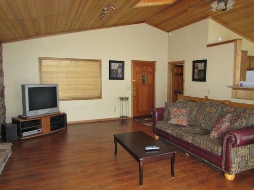 034 Menlo Suite Cabin