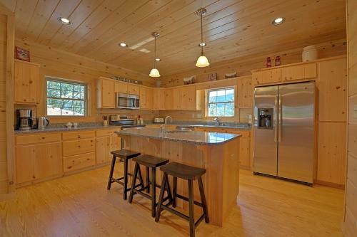 High Top Mountain Lodge Cabin