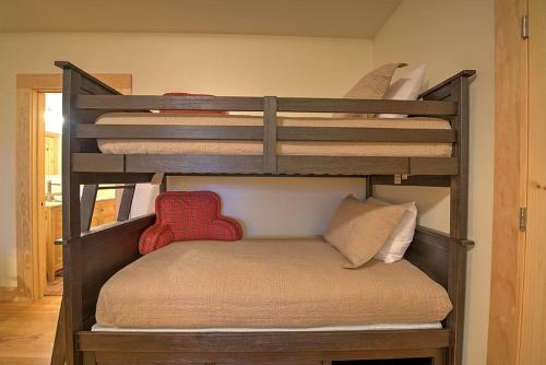 High Top Mountain Lodge Cabin