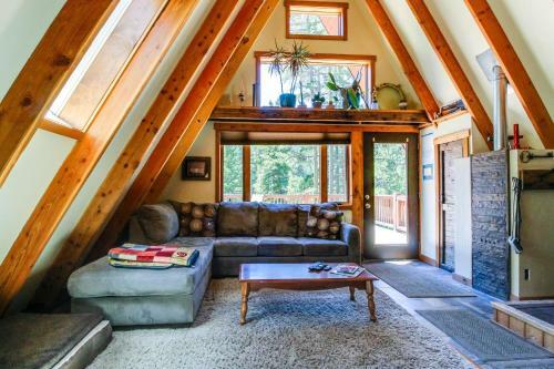 Blue River Cabin In The Woods