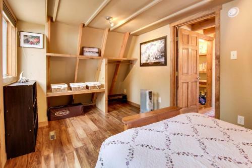 Blue River Cabin In The Woods