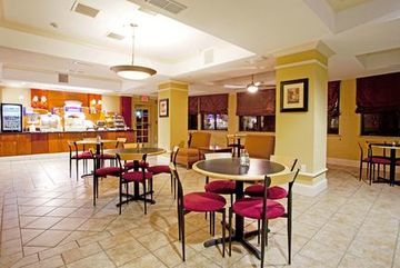 Holiday Inn Express Hotel & Suites Quincy I-10