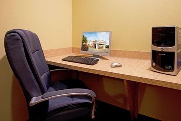Holiday Inn Express Hotel & Suites Quincy I-10