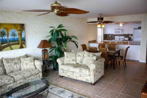 Apartamento Seascape - Two Bedroom Condominium E-106