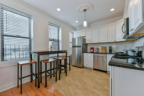 Apartamento Two-bedroom, One-bath Apt In North End