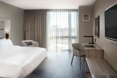 AC Hotel By Marriott Boston Cleveland Circle