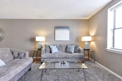 Apartamentos Bluebird Suites At Garrison Square