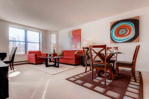 Apartamentos Bluebird Suites At Garrison Square