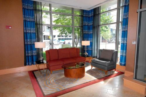 Apartamentos Bluebird Suites At West End