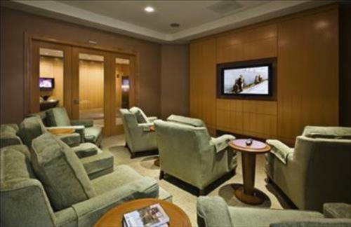 Apartamentos Bluebird Suites At West End