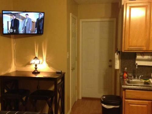 Lewis & Pearl Vacation Apartment A