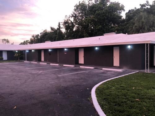 Hotel Bay Breeze Inn
