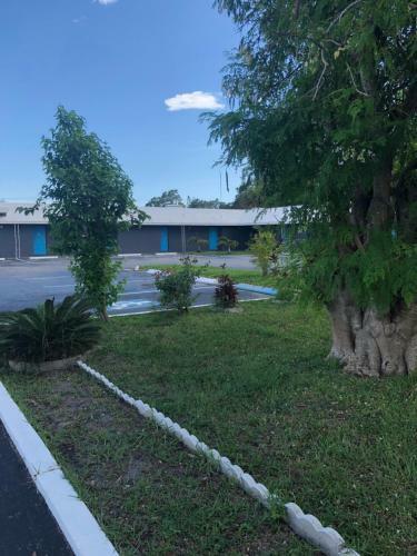 Hotel Bay Breeze Inn