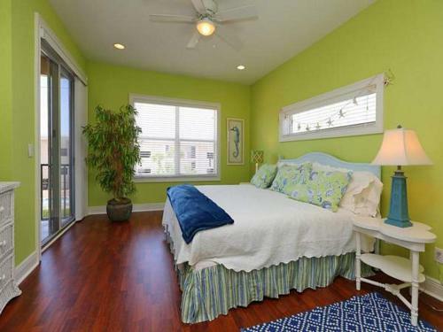 Tropical Daze Upper Home
