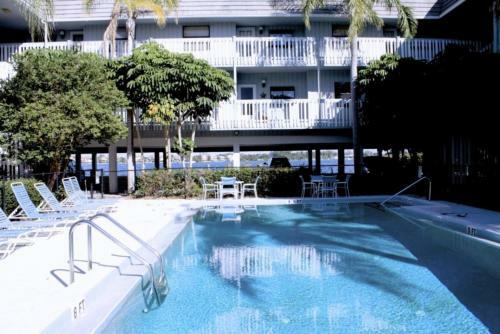 Apartamento Bay Drive Two-bedroom Condo Unit D