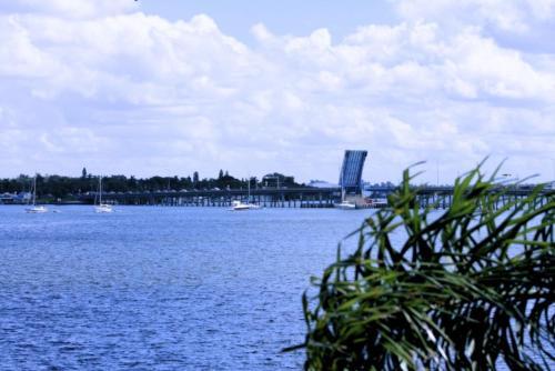 Apartamento Bay Drive Two-bedroom Condo Unit C