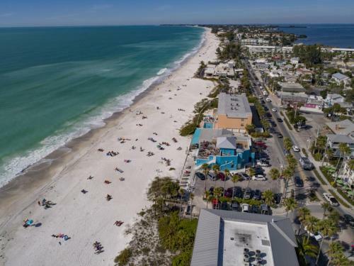 Absolute Anna Maria Two-bedroom Apartment