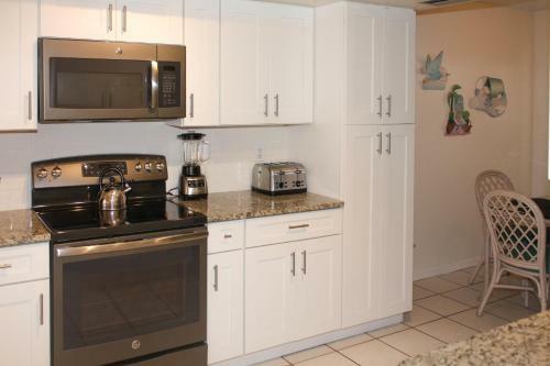 Absolute Anna Maria Two-bedroom Apartment