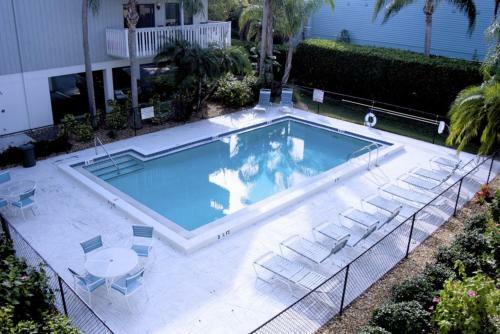 Anna Maria Island Beach Palms 2b Two-bedroom Apartment